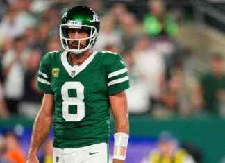 Aaron Rodgers Denies Jets’ Culture Rumors, Teases Haason Reddick’s Agent as Source news-24092024-224535