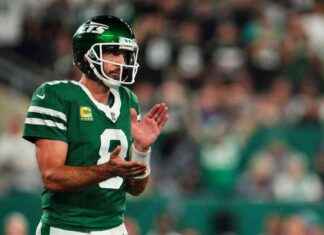 Aaron Rodgers on Overcoming Mental Hurdles to Achieve Physical Well-being news-24092024-230027