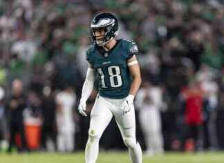 New Title: Eagles Sign Jack Stoll to Roster, Place Britain Covey on Injured Reserve news-24092024-230328