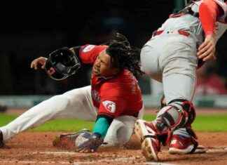 Guardians Secure First-Round Bye with 6-1 Win over Reds news-25092024-140153