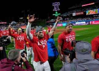 Philadelphia Phillies Win 1st NL East Title in 10 Years news-25092024-140355
