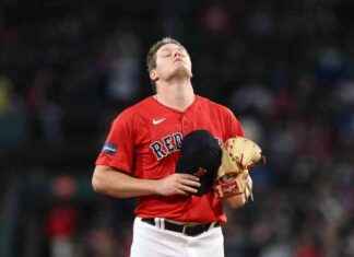 Red Sox Pitching Prospect Richard Fitts Looks to Outshine Blue Jays news-26092024-102526