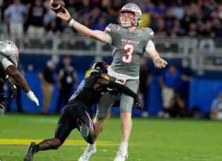 UNLV Quarterback to Miss Season Due to Unpaid $100,000 Transfer Promise news-26092024-145922