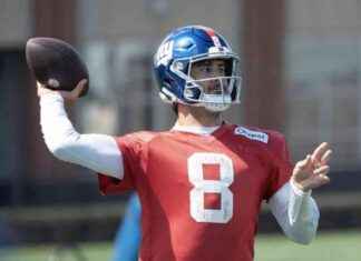 New Title: Daniel Jones: Why It’s Too Soon to Give Up | Deadspin news-26092024-192930