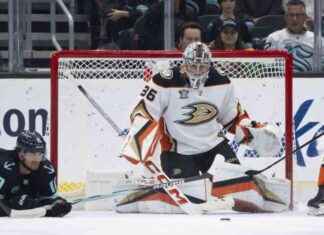John Gibson out 3-6 weeks after appendectomy: Ducks goalie sidelined news-27092024-141145