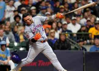 Brewers’ Hoskins Hits Grand Slam to Lead 8-4 Win Against Mets news-28092024-072538