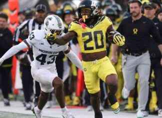 Dillon Gabriel and Jordan James Propel No. 6 Oregon to 31-10 Win Against Michigan State news-05102024-221057