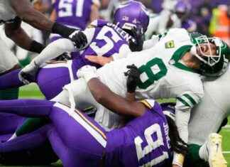 Aaron Rodgers Injury Update: Low Ankle Sprain Won’t Keep Him Out of MNF Game news-07102024-162754