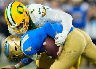 Oregon’s Jordan Burch Injury Update: Uncertain for Ohio State Game news-12102024-180036