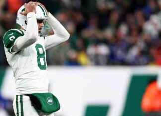 Aaron Rodgers and Jets Regret Penalties and Missed Opportunities in Loss to Bills news-15102024-152533