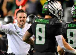 Dan Lanning Reveals Ducks’ Strategy in Forcing 12-Men Penalty – ESPN news-15102024-152605