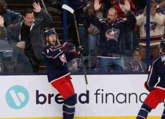 Panthers Defeat Blue Jackets 4-3 in Tribute to Johnny Gaudreau news-16102024-154923