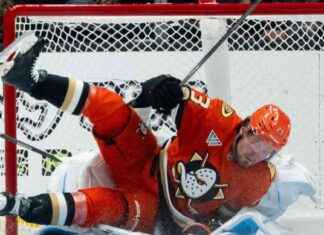 Leo Carlsson’s OT Goal Secures Ducks’ 9th Consecutive Home Opener Win news-17102024-095717