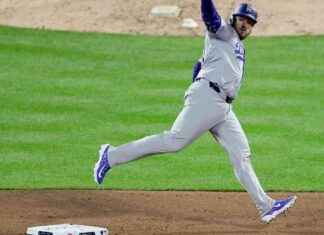 Max Muncy Sets Record: 12 Straight Plate Appearances in Single Postseason news-19102024-230315