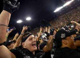 Oregon Ducks Rise to No. 1 in AP Top 25: A Sign of the Times news-21102024-172150