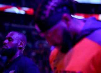 Maximizing Davis’ Impact: Reddick’s Plan Leads Lakers to 2-0 Start news-26102024-123821