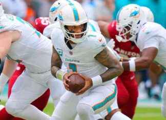 Tua Tagovailoa Receives Praise for Self-Protection in Dolphins’ Loss news-28102024-011915