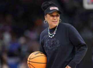 Dawn Staley’s Strategy for Boosting Player Confidence and Managing Deep Roster in South Carolina news-31102024-232009