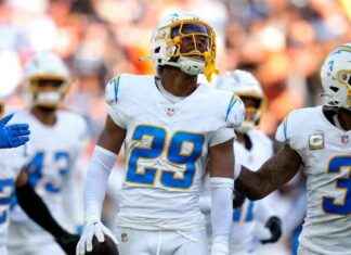 Justin Herbert shines as Chargers defeat Browns 27-10 news-04112024-162241