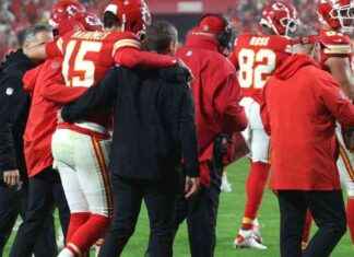 Mahomes Overcomes Injury to Lead KC to Victory, Confident for Denver Matchup news-05112024-102936