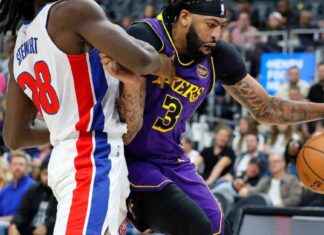 Anthony Davis Suffers Ankle Injury in Lakers Loss to Pistons: Another Setback for Injury-Prone Center news-05112024-163002