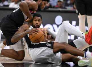 Spurs Defeat Trail Blazers 118-105 Despite Popovich’s Absence news-08112024-163721