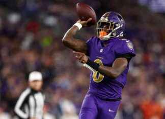 Lamar Jackson Shines with Career-Best 4th Quarter Performance to Beat Bengals news-08112024-163819