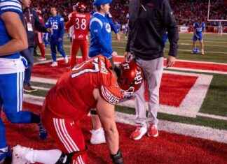 BYU Rallies to Beat Utah: AD Mark Harlan Criticizes Big 12 Officiating Crew news-10112024-210143