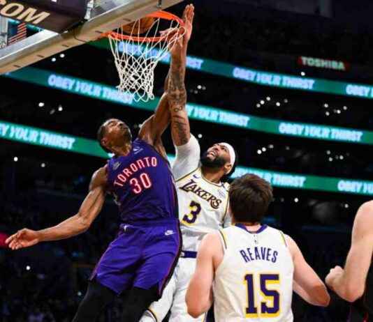 Anthony Davis Injury Update: Lakers Star Exits Game After Eye Injury vs. Raptors news-11112024-090324