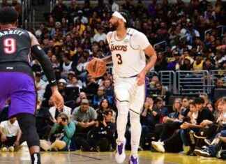 Anthony Davis Suffers Eye Injury in Lakers’ Victory Over Raptors news-11112024-151133