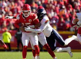 Chiefs Defend Against Broncos’ Last-Minute Victory, Secure 16-14 Win news-11112024-211144