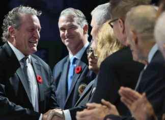 Jeremy Roenick Inducted into Hockey Hall of Fame news-12112024-091619