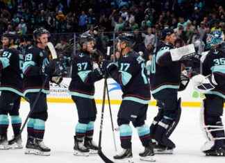 Jaden Schwartz Scores Winning Power-Play Goal as Kraken Defeat Blackhawks 3-1 news-15112024-110205