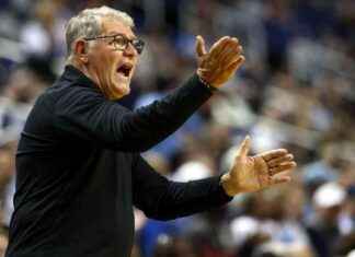 Auriemma Makes History with Record-Tying Win Against UNC – ESPN news-16112024-064613