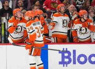 NHL: Alex Killorn Leads Ducks to Third Straight Win Over Blackhawks news-20112024-072055