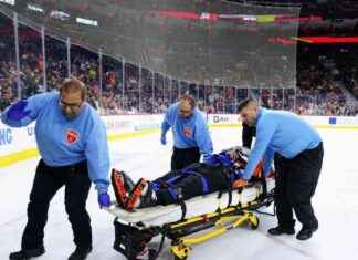 NHL Referee Mitch Dunning: Communicative and Mobile After Violent Collision news-20112024-132301