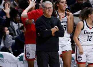 Geno Auriemma Breaks Record as NCAA All-Time Wins Leader in Basketball news-21112024-053835