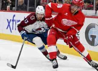 Avalanche Defeat Red Wings 2-1 with Nichushkin and Georgiev at the Helm avalanche-defeat-red-wings-2-1-with-nichushkin-and-georgiev-at-the-helm