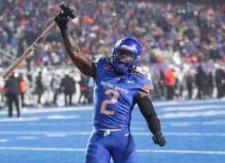 Boise State Dominates UNLV to Secure MWC Title and CFP Berth boise-state-dominates-unlv-to-secure-mwc-title-and-cfp-berth
