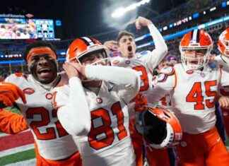 Clemson Wins ACC Title with Walk-off 56-yard Field Goal clemson-wins-acc-title-with-walk-off-56-yard-field-goal