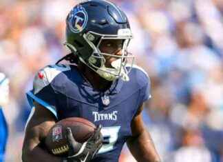 Fantasy Football Playoffs: Start ‘Em & Sit ‘Em Running Backs – Add Tyjae Spears for Tony Pollard injury fantasy-football-playoffs-start-em-sit-em-running-backs-add-tyjae-spears-for-tony-pollard-injury