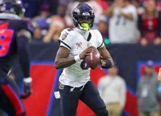 Lamar Jackson Breaks NFL QB Rushing Record, Surpasses Michael Vick lamar-jackson-breaks-nfl-qb-rushing-record-surpasses-michael-vick