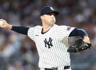 New Title: Mets Sign Clay Holmes for $38M: Impact on Starting Rotation? new-title-mets-sign-clay-holmes-for-38m-mpact-on-starting-rotation