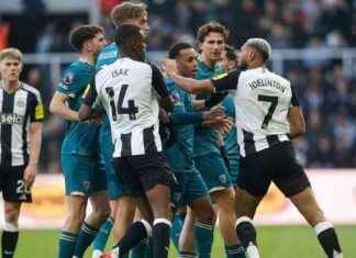 Kluivert Hat-Trick Ends Newcastle’s Winning Streak in Premier League kluivert-hat-trick-ends-newcastles-winning-streak-in-premier-league