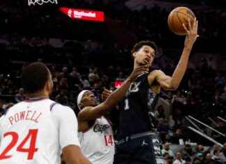 Victor Wembanyama of Spurs Expresses Frustration with Referees on ESPN victor-wembanyama-of-spurs-expresses-frustration-with-referees-on-espn