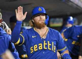 Chicago Cubs: Updates on Justin Turner and Roster Composition chicago-cubs-updates-on-justin-turner-and-roster-composition