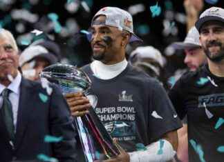 Eagles Plan to Accept White House Invitation After Super Bowl Win eagles-plan-to-accept-white-house-nvitation-after-super-bowl-win