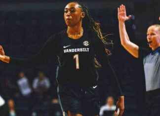 Mikayla Blakes sets NCAA D1 freshman record with 55 points mikayla-blakes-sets-ncaa-d1-freshman-record-with-55-points