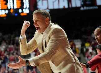 Nate Oats of Alabama Reacts Emotionally During Missouri Game nate-oats-of-alabama-reacts-emotionally-during-missouri-game