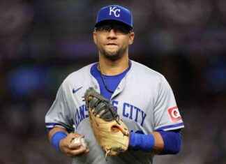 Padres sign Yuli Gurriel to minor-league deal for bench spot. padres-sign-yuli-gurriel-to-minor-league-deal-for-bench-spot